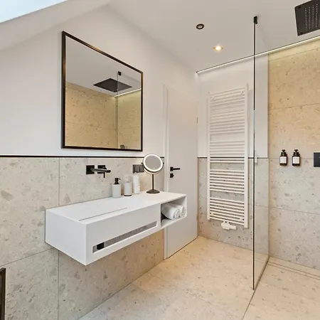 公寓 1-2 Personen - Parkplatz - Fahrradgarage - Zentrum - Kueche - Balkon - Wlan - Klima 圣马丁