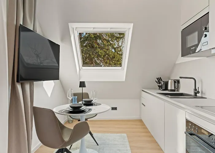 1-2 Personen - Parkplatz - Fahrradgarage - Zentrum - Kueche - Balkon - Wlan - Klima Apartamento *