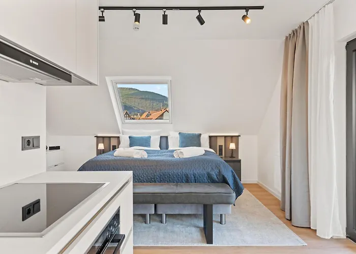 1-2 Personen - Parkplatz - Fahrradgarage - Zentrum - Kueche - Balkon - Wlan - Klima Apartamento *